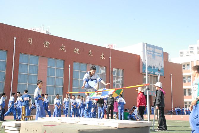 第五届田径运动会运动员风采-宁夏长庆初级中学